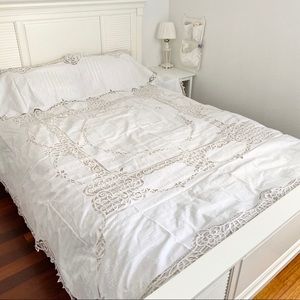 New Vintage Antique Heirloom Tablecloth /bed cover